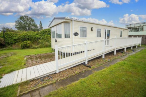 Lovely 6 berth caravan at Breydon Water Park in Norfolk ref 10139B